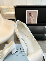 SQUARE TOE PUMPS IN WHITE GLOSSY CALFSKIN ATTACHED BOW
