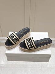 DWAY WEDGE SLIDES 45MM IN BLACK AND BEIGE FABRIC RAFFIA SOLE