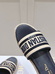 DWAY WEDGE SLIDES 45MM IN BLACK AND BEIGE FABRIC RAFFIA SOLE