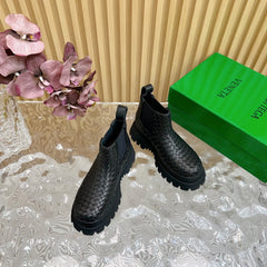 FIREMAN ANKLE BOOT IN BLACK CALFSKIN WITH WOVEN DESIGN