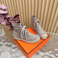 HM 25S KOOLER ANKLE BOOTS IN DUSTY BEIGE SUEDE