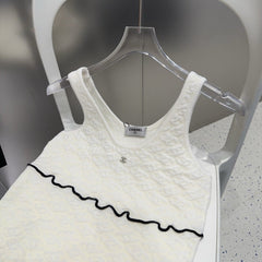 SLEEVELESS TOP 640633 IN WHITE COTTON RAISED LOGO