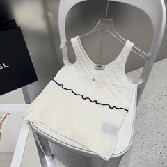 SLEEVELESS TOP 640633 IN WHITE COTTON RAISED LOGO