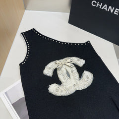 ONE SHOULDER TOP 643219 IN BLACK COTTON EMBOSSED PEARL