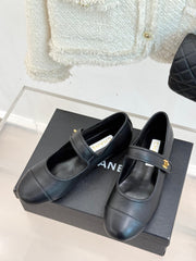 FLAT SHOES IN BLACK LAMBSKIN GOLD HARDWARE