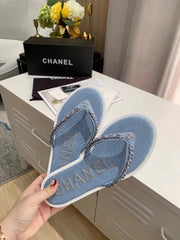 THONG SLIPPERS IN LIGHT BLUE DENIM