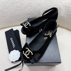 MARY JANE SHOES IN BLACK VELVET