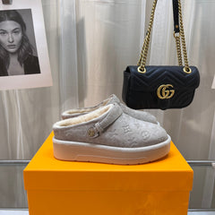 LV WOMEN'S COSY FLAT COMFORT CLOGS IN BEIGE MONOGRAM SUEDE