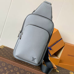 AVENUE SLINGBAG 31 IN GREY TAIGA LEATHER