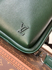 AVENUE SLINGBAG 31 IN DARK GREEN TAIGA LEATHER