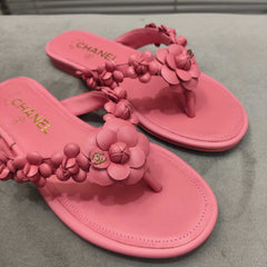 THONG SLIPPERS CAMELLIA IN PINK CALFSKIN