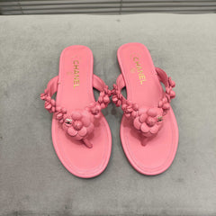 THONG SLIPPERS CAMELLIA IN PINK CALFSKIN