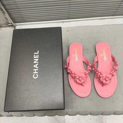 THONG SLIPPERS CAMELLIA IN PINK CALFSKIN