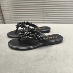 THONG SLIPPERS CAMELLIA IN BLACK SOFT LEATHER