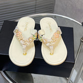 THONG SLIPPERS IN CREAM WHITE SOFT LEATHER WITH LOGO STICKER DETAIL