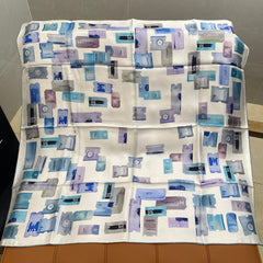 CHANEL 25S SCARF 90 IN SILK 703702