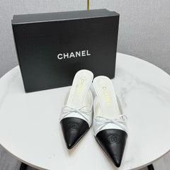 CC HEEL MULES 25S IN BLACK AND WHITE LAMBSKIN WITH BOW