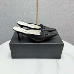 CC HEEL MULES 25S IN BLACK LAMBSKIN WITH BOW