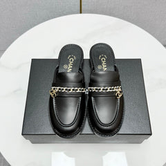 CC FLAT MULE 25S IN BLACK CALFSKIN STYLE 2