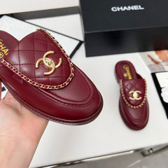 CHANEL 25S MULES WITH CHAIN DETAIL IN BURGUNDY CALFSKIN GOLD HARDWRE