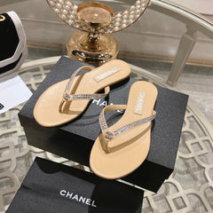 RHINESTONES THONG SANDAL IN MACAROON TAN LAMBSKIN