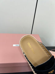 MULES SLIPPERS IN BLACK SUEDE WITH GOLD COIN