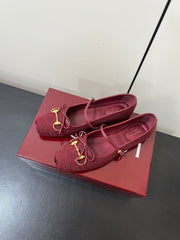 GG MARY JANE 25S IN DARK RED CANVAS WITH GOLD HARDWARE