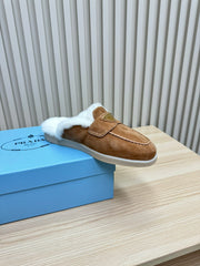 TRIANGLE LOGO FLATS IN CAMEL SUEDE AND FUR LINING