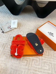 CHYPRE SANDAL IN LIGHT ORANGE SHEARLING