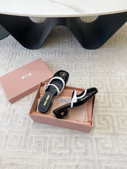 MARY JANE MULE PUMPS IN BLACK GLOSSY SHEEPSKIN