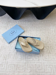 THICK-SOLED FLIP FLOPS IN ECRU BEIGE RUBBER