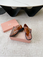 THONG SANDALS IN SIENNA BROWN SHINY LAMBSKIN WITH SILVER BUCKLE