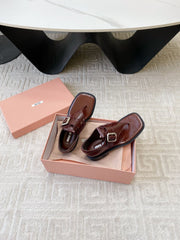 THONG SANDALS IN RED BROWN SHINY LAMBSKIN WITH SILVER BUCKLE