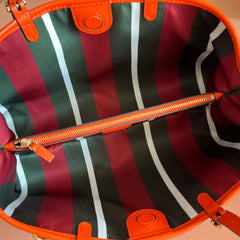 GUCCI 25S EMBLEM MEDIUM BAG 30 IN BEIGE AND BLACK CALFSKIN