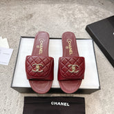 PLATFORM SLIPPERS LOGO IN RUBY RED LAMBSKIN