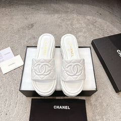 WEDGE HEELS IN WHITE CALFSKIN QUILTED