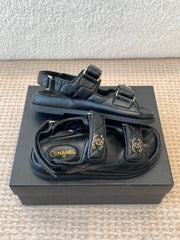 DAD SANDAL IN BLACK SHEEPSKIN