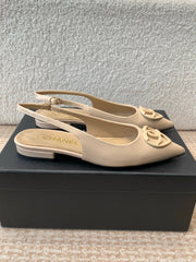 FLAT MULES IN BISQUE BEIGE PATENT CALFSKIN