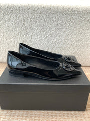 FLAT PUMP IN BLACK PATENT CALFSKIN