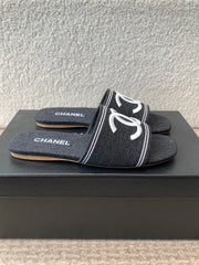 FLAT SLIDE IN BLACK DENIM WITH WHITE LOGO