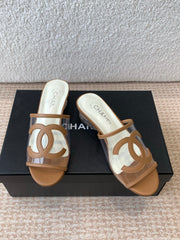 SLIDE SANDALS IN CINNAMON BROWN LAMBSKIN WITH TRANSPARENT PVC