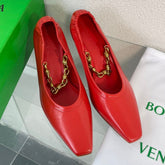 SHARP CHAIN PUMP 6 CM IN RUBY RED CALFSKIN