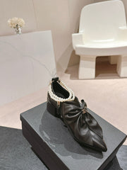 SHORT BOOTS IN BLACK SHEEPSKIN WITH BOW