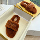 FLAT SLIDE IN GINGERBREAD BROWN FLEECE