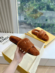 FLAT SLIDE IN GINGERBREAD BROWN FLEECE