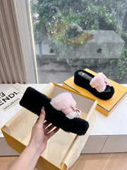 THICK-SOLDED SLIPPER IN BABY PINK MIX BLACK LAMB FUR