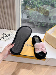 THICK-SOLDED SLIPPER IN BABY PINK MIX BLACK LAMB FUR