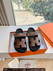 CHYPRE SANDAL IN CHOCOLATE BROWN GRAINED CALFSKIN