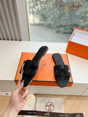 0RAN SLIDE IN BLACK CALFSKIN WITH CRYSTALS