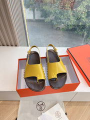 FLAT SANDAL IN CORN YELLOW CALFSKIN